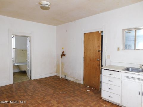 Tiny photo for 924 Blum Street, Toledo, OH 43607 (MLS # 10003506)