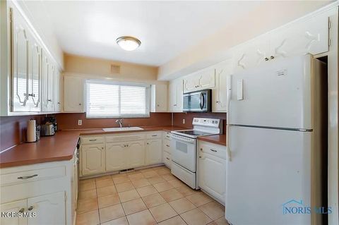 Tiny photo for 2148 Richards Road #Apt 6, Ottawa Hills, OH 43606 (MLS # 10007687)