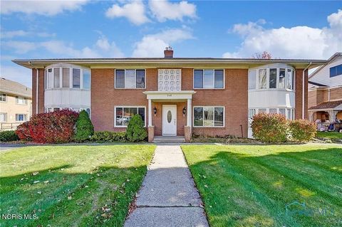 Photo of 2148 Richards Road #Apt 6, Ottawa Hills, OH 43606 (MLS # 10007687)