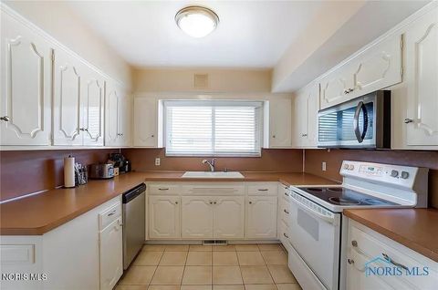 Tiny photo for 2148 Richards Road #Apt 6, Ottawa Hills, OH 43606 (MLS # 10007687)