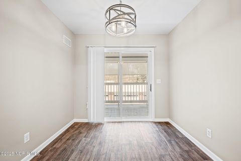 Tiny photo for 4025 Sherwood Forest Manor Road #Apt 4, Toledo, OH 43623 (MLS # 10001785)