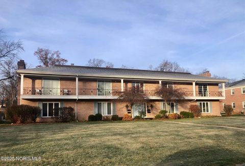 Photo of 4025 Sherwood Forest Manor Road #Apt 4, Toledo, OH 43623 (MLS # 10001785)