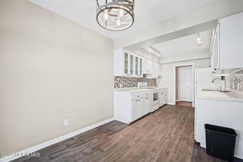 Tiny photo for 4025 Sherwood Forest Manor Road #Apt 4, Toledo, OH 43623 (MLS # 10001785)