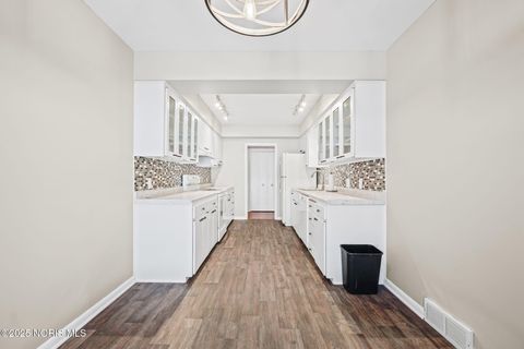 Tiny photo for 4025 Sherwood Forest Manor Road #Apt 4, Toledo, OH 43623 (MLS # 10001785)