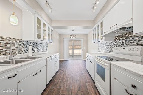 Tiny photo for 4025 Sherwood Forest Manor Road #Apt 4, Toledo, OH 43623 (MLS # 10001785)