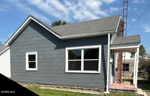 Homes For Sale - 404 W Stevenson Street<br/> Sandusky County, Gibsonburg, OH 43431