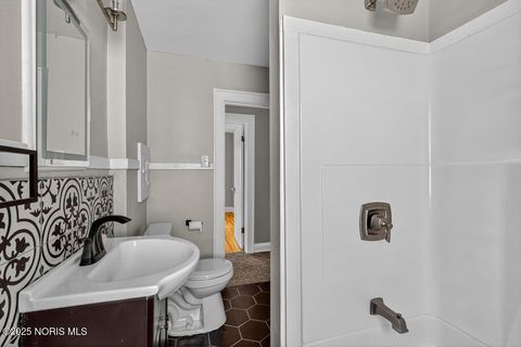 Tiny photo for 5848 Acoma Drive, Toledo, OH 43623 (MLS # 10000657)