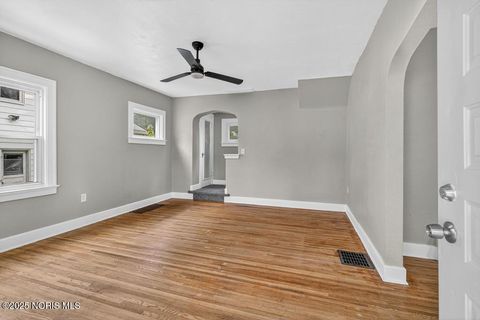 Tiny photo for 5848 Acoma Drive, Toledo, OH 43623 (MLS # 10000657)