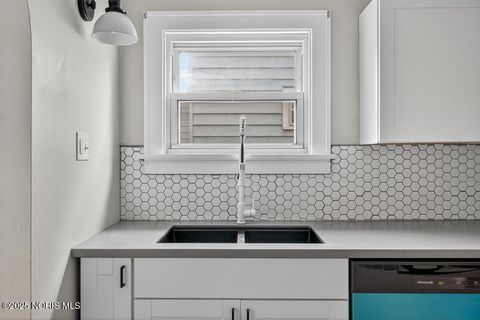 Tiny photo for 5848 Acoma Drive, Toledo, OH 43623 (MLS # 10000657)