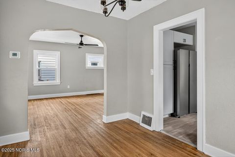 Tiny photo for 5848 Acoma Drive, Toledo, OH 43623 (MLS # 10000657)