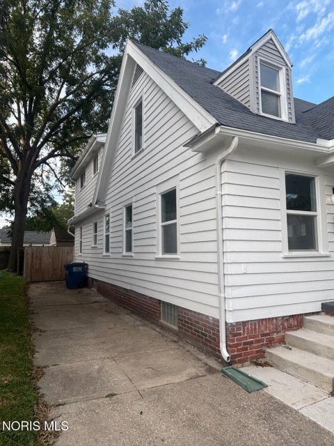 Tiny photo for 1260 Craigwood Road, Toledo, OH 43612 (MLS # 10013127)