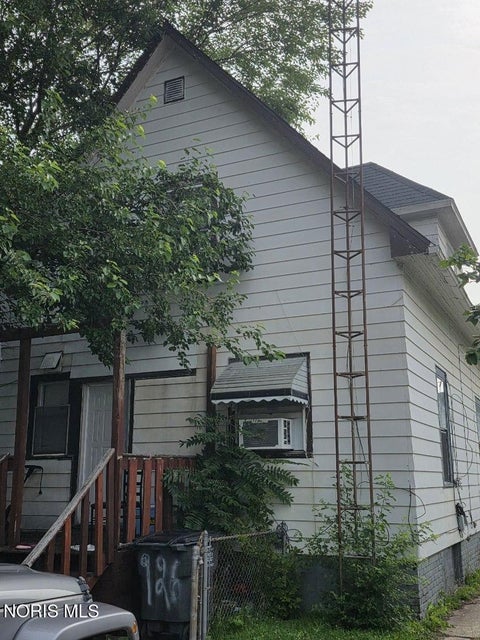 Tiny photo for 926 Butler Street, Toledo, OH 43605 (MLS # 10010409)