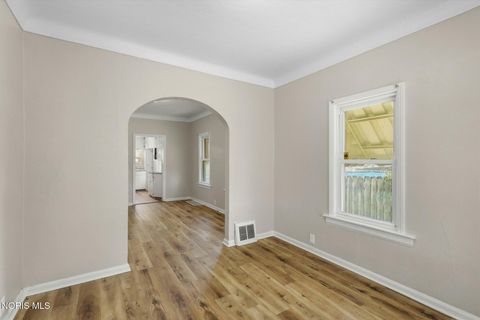 Tiny photo for 113 E Hudson Street, Toledo, OH 43608 (MLS # 10007396)