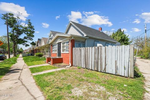 Tiny photo for 113 E Hudson Street, Toledo, OH 43608 (MLS # 10007396)