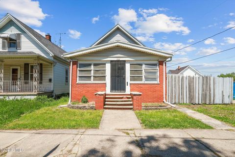Photo of 113 E Hudson Street, Toledo, OH 43608 (MLS # 10007396)