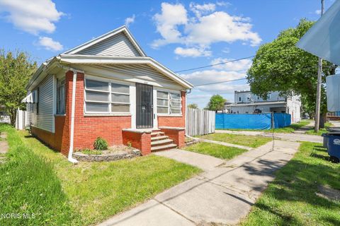 Tiny photo for 113 E Hudson Street, Toledo, OH 43608 (MLS # 10007396)