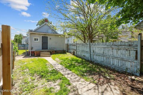 Tiny photo for 113 E Hudson Street, Toledo, OH 43608 (MLS # 10007396)