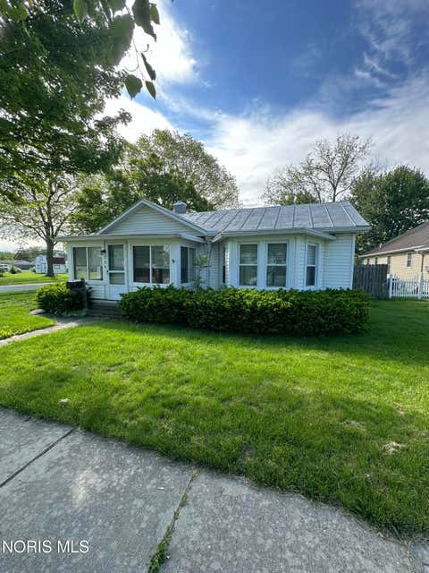 Photo of 224 E Indiana Avenue, Maumee, OH 43537 (MLS # 10007582)