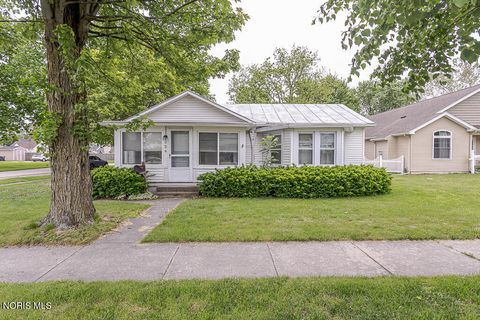 Photo of 224 E Indiana Avenue, Maumee, OH 43537 (MLS # 10007582)