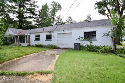 Tiny photo for 2026 Grecourt Drive, Toledo, OH 43615 (MLS # 10010131)