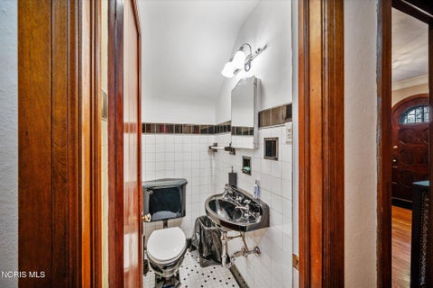 Tiny photo for 2157 Shenandoah Road, Toledo, OH 43607 (MLS # 10008679)