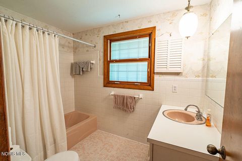 Tiny photo for 2012 Belvedere Drive, Toledo, OH 43614 (MLS # 10007971)