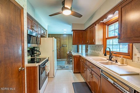 Tiny photo for 2012 Belvedere Drive, Toledo, OH 43614 (MLS # 10007971)