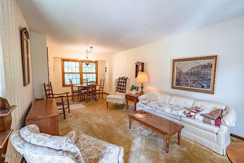 Tiny photo for 2012 Belvedere Drive, Toledo, OH 43614 (MLS # 10007971)