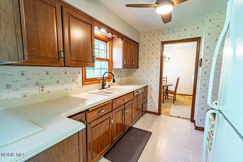 Tiny photo for 2012 Belvedere Drive, Toledo, OH 43614 (MLS # 10007971)