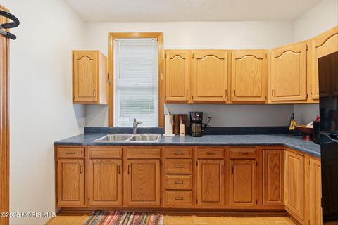 Tiny photo for 213 Cherry Street, Findlay, OH 45840 (MLS # 10001770)