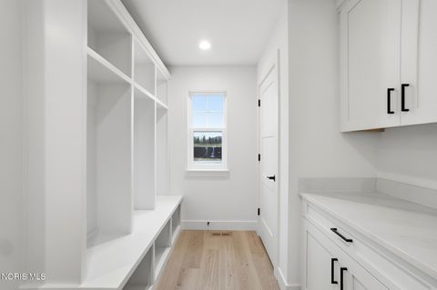 Tiny photo for 11 Hawthorne Crossing Xing, Perrysburg, OH 43551 (MLS # 10005677)