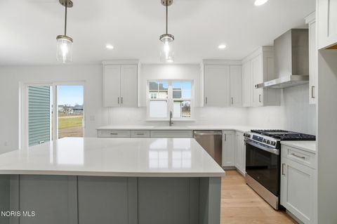 Tiny photo for 11 Hawthorne Crossing Xing, Perrysburg, OH 43551 (MLS # 10005677)