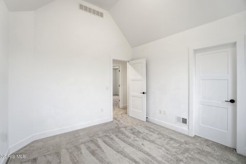 Tiny photo for 11 Hawthorne Crossing Xing, Perrysburg, OH 43551 (MLS # 10005677)