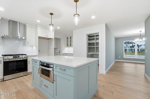 Tiny photo for 11 Hawthorne Crossing Xing, Perrysburg, OH 43551 (MLS # 10005677)