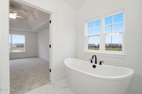 Tiny photo for 11 Hawthorne Crossing Xing, Perrysburg, OH 43551 (MLS # 10005677)