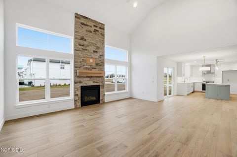 Tiny photo for 11 Hawthorne Crossing Xing, Perrysburg, OH 43551 (MLS # 10005677)