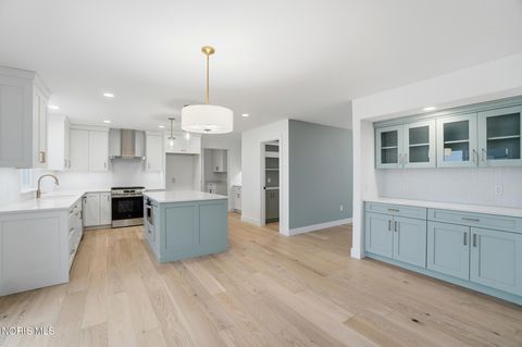 Tiny photo for 11 Hawthorne Crossing Xing, Perrysburg, OH 43551 (MLS # 10005677)