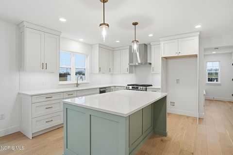 Tiny photo for 11 Hawthorne Crossing Xing, Perrysburg, OH 43551 (MLS # 10005677)