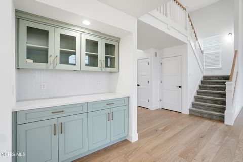 Tiny photo for 11 Hawthorne Crossing Xing, Perrysburg, OH 43551 (MLS # 10005677)