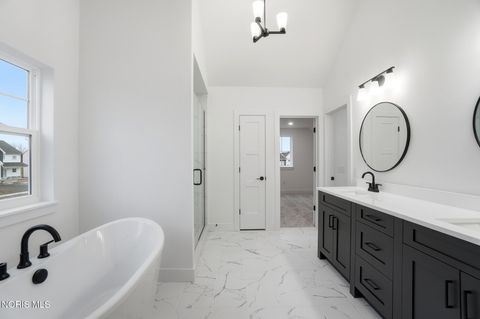 Tiny photo for 11 Hawthorne Crossing Xing, Perrysburg, OH 43551 (MLS # 10005677)