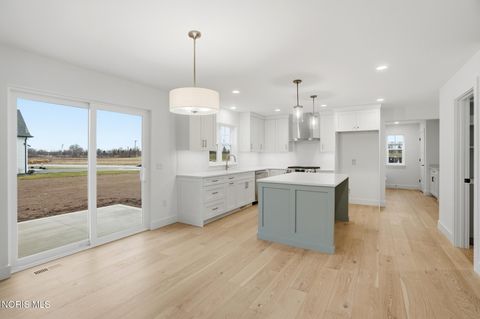 Tiny photo for 11 Hawthorne Crossing Xing, Perrysburg, OH 43551 (MLS # 10005677)