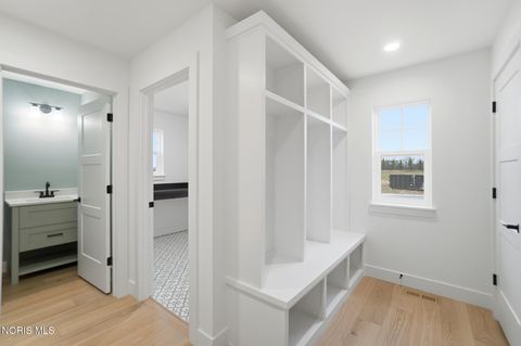 Tiny photo for 11 Hawthorne Crossing Xing, Perrysburg, OH 43551 (MLS # 10005677)