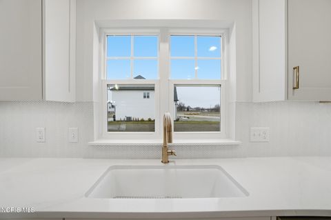 Tiny photo for 11 Hawthorne Crossing Xing, Perrysburg, OH 43551 (MLS # 10005677)