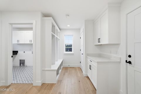 Tiny photo for 11 Hawthorne Crossing Xing, Perrysburg, OH 43551 (MLS # 10005677)