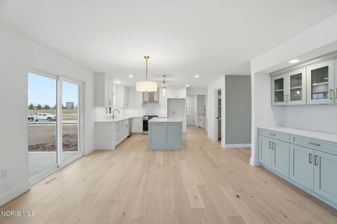 Tiny photo for 11 Hawthorne Crossing Xing, Perrysburg, OH 43551 (MLS # 10005677)