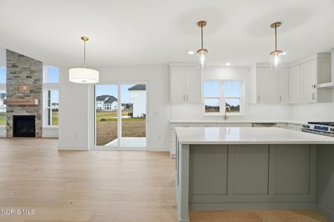 Tiny photo for 11 Hawthorne Crossing Xing, Perrysburg, OH 43551 (MLS # 10005677)