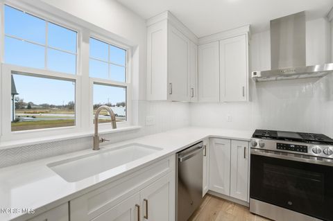 Tiny photo for 11 Hawthorne Crossing Xing, Perrysburg, OH 43551 (MLS # 10005677)