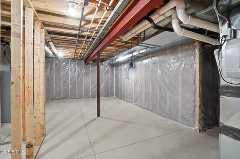 Tiny photo for 11 Hawthorne Crossing Xing, Perrysburg, OH 43551 (MLS # 10005677)