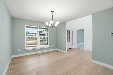 Tiny photo for 11 Hawthorne Crossing Xing, Perrysburg, OH 43551 (MLS # 10005677)