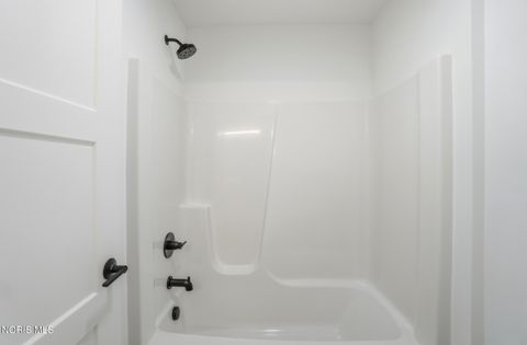 Tiny photo for 11 Hawthorne Crossing Xing, Perrysburg, OH 43551 (MLS # 10005677)